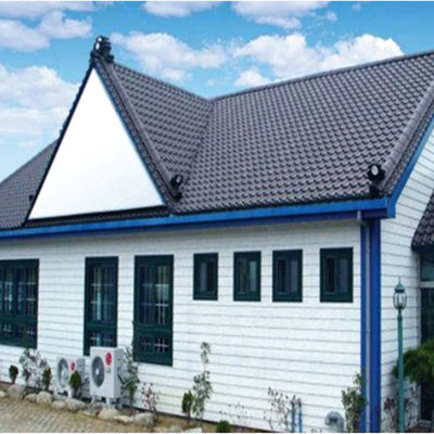Villa di struttura in acciaio leggero per case in container in bianco/grigio/nero
